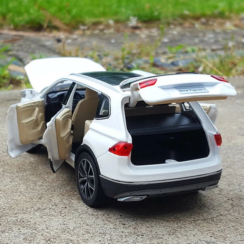 1:32 New Tiguan L Car Model Alloy Die Cast Simulation Sound Light Pull Back Children's Toy Gifts Collectibles
