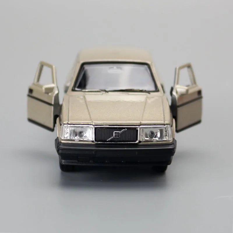 WELLY Toy Diecast Vehicle Model 1:36 Scale Volvo 240GL Classical SUV Pull Back Car Educational Collection Gift For Children