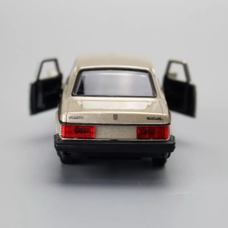 WELLY Toy Diecast Vehicle Model 1:36 Scale Volvo 240GL Classical SUV Pull Back Car Educational Collection Gift For Children