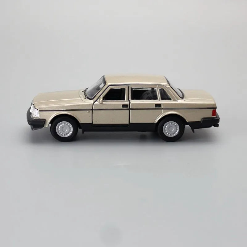 WELLY Toy Diecast Vehicle Model 1:36 Scale Volvo 240GL Classical SUV Pull Back Car Educational Collection Gift For Children