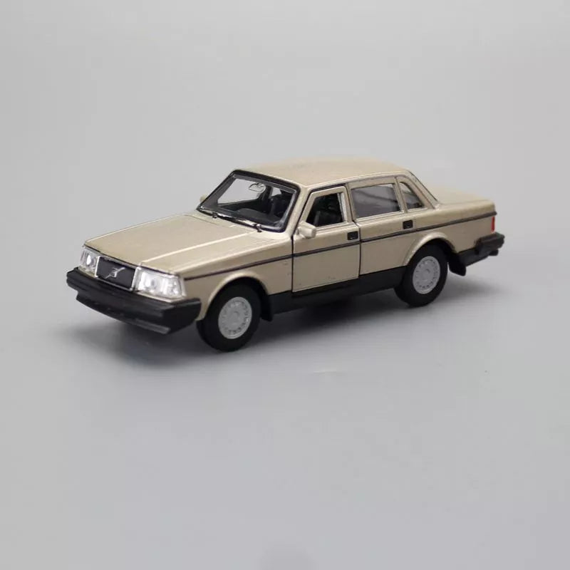 WELLY Toy Diecast Vehicle Model 1:36 Scale Volvo 240GL Classical SUV Pull Back Car Educational Collection Gift For Children