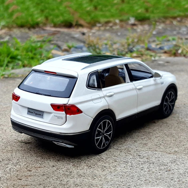 1:32 New Tiguan L Car Model Alloy Die Cast Simulation Sound Light Pull Back Children's Toy Gifts Collectibles