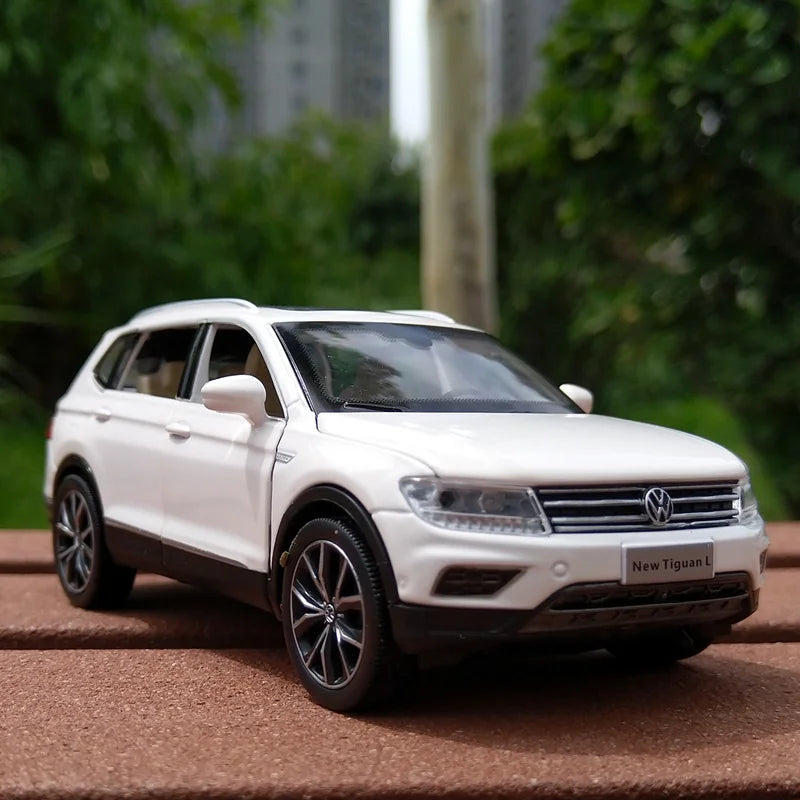 WELLY 1:32 Volkswagen VW TIGUAN SUV Alloy Car Diecasts & Toy Vehicles Car Model Sound and light Pull back Car Toy For Kids Gift